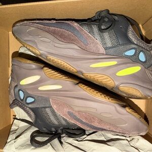 Yeezy Boost 700 (Mauve)
